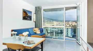 Blau Apartments
