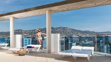 Blau Apartments