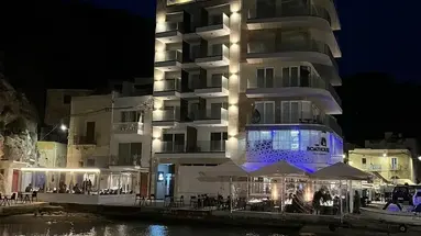 Blu Waters Boutique Hotel