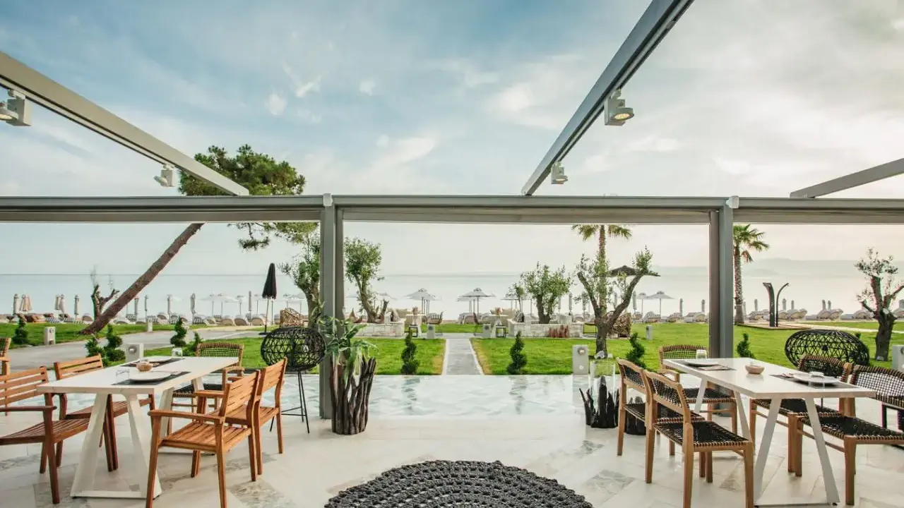 BLUE CARPET LUXURY SUITES