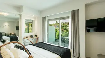 BLUE CARPET LUXURY SUITES