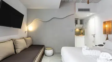 BLUE CARPET LUXURY SUITES