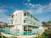 BLUE CARPET LUXURY SUITES