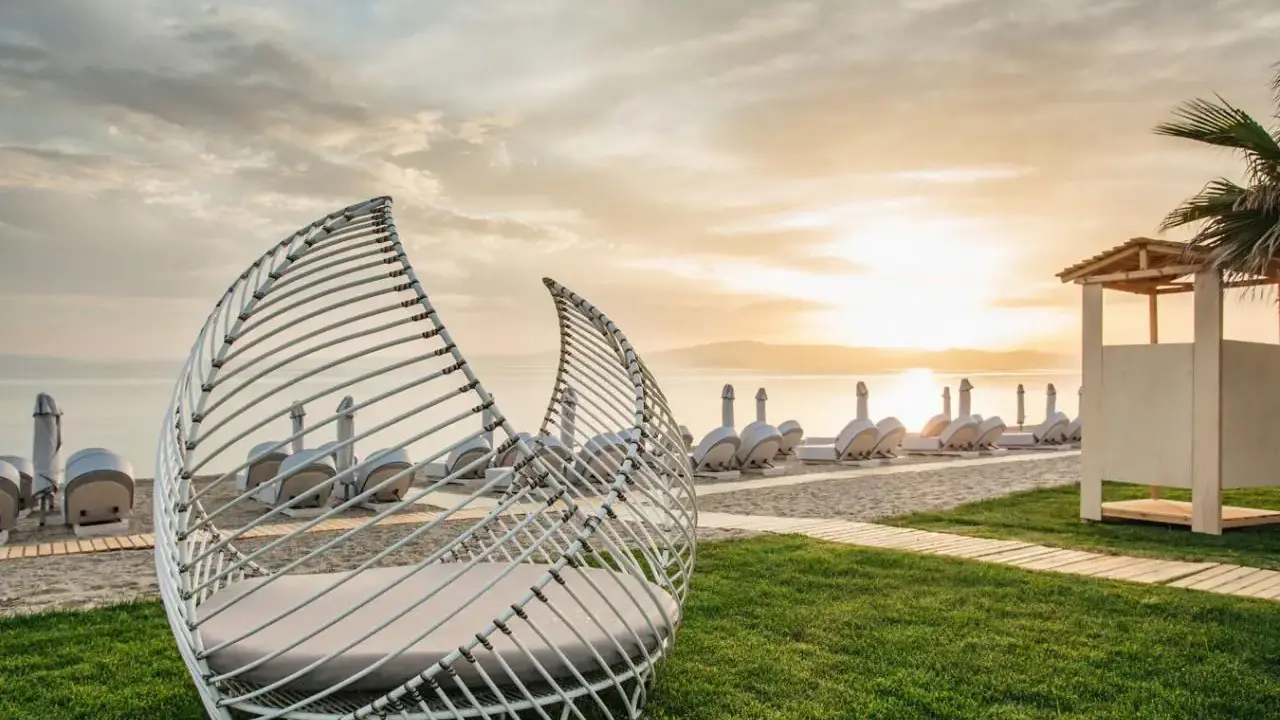 BLUE CARPET LUXURY SUITES