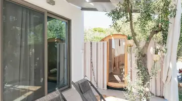 BLUE CARPET LUXURY SUITES