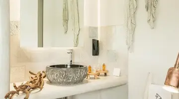 BLUE CARPET LUXURY SUITES