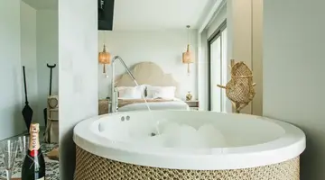 BLUE CARPET LUXURY SUITES