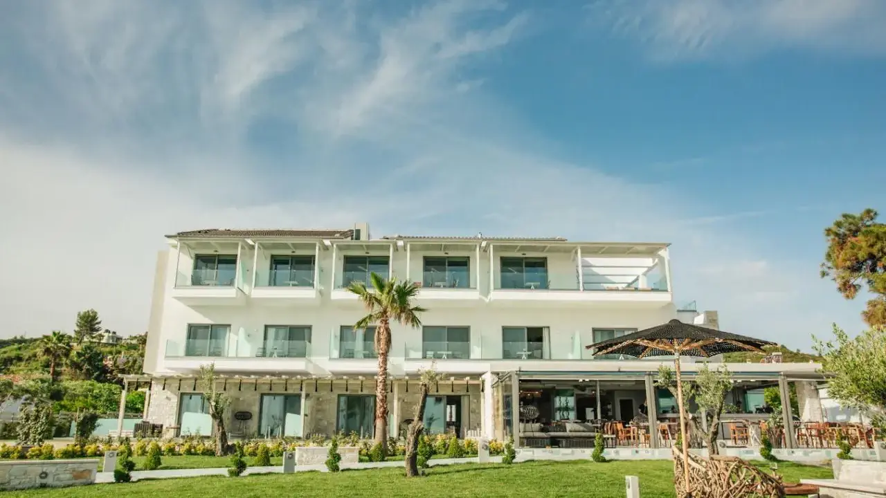 BLUE CARPET LUXURY SUITES