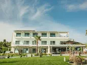 BLUE CARPET LUXURY SUITES