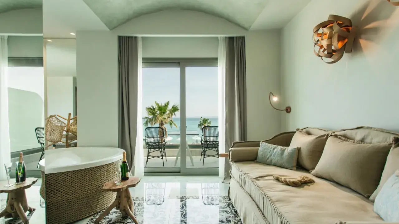 BLUE CARPET LUXURY SUITES