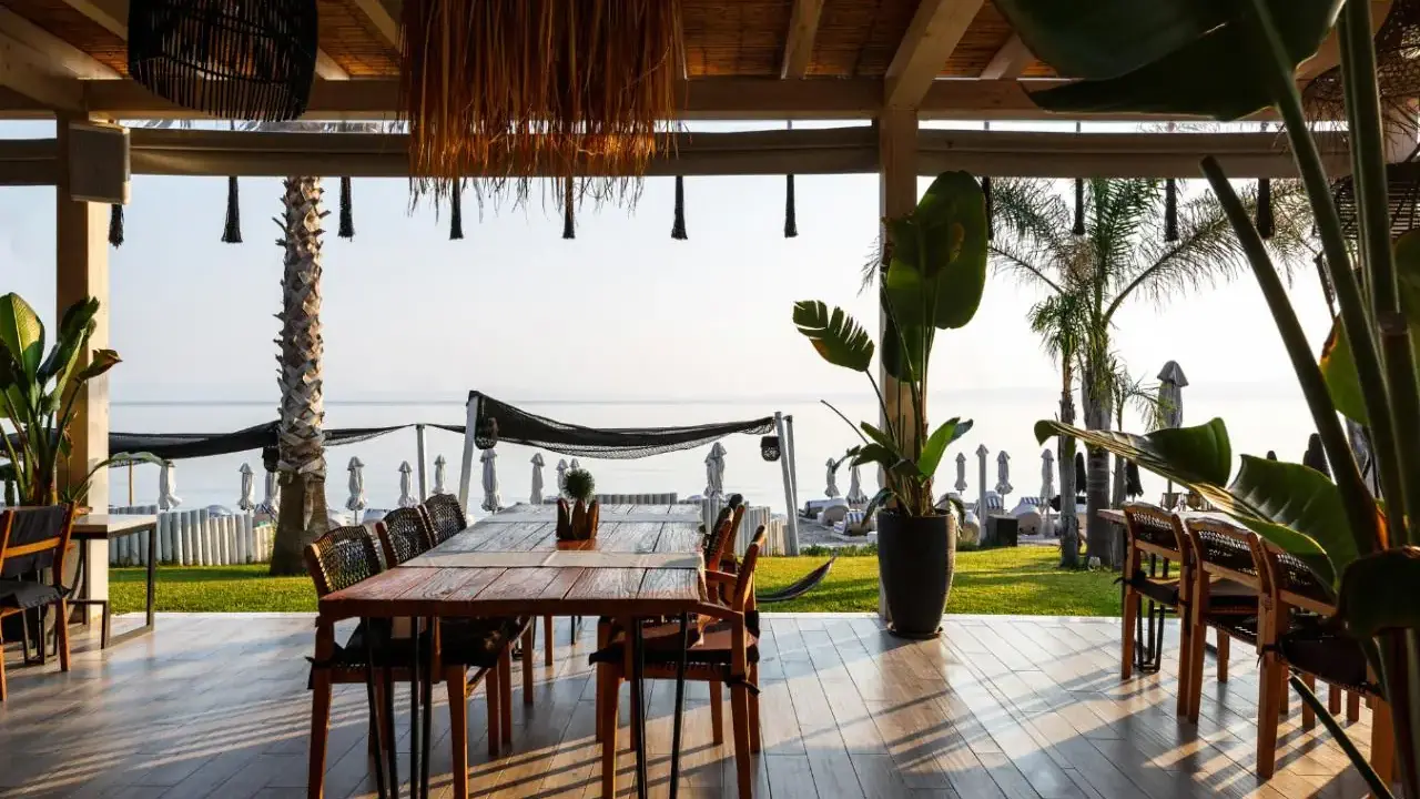 BLUE CARPET LUXURY SUITES