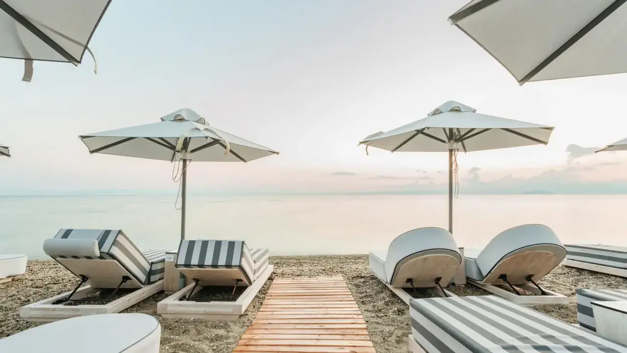 BLUE CARPET LUXURY SUITES
