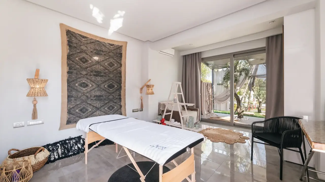 Blue Carpet Luxury Suites