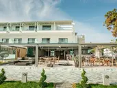 BLUE CARPET LUXURY SUITES