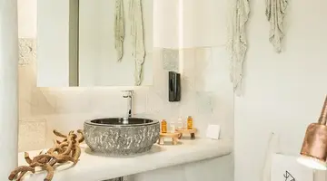BLUE CARPET LUXURY SUITES