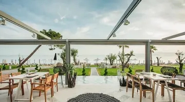 BLUE CARPET LUXURY SUITES