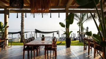 BLUE CARPET LUXURY SUITES