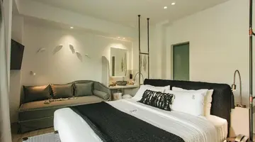 BLUE CARPET LUXURY SUITES