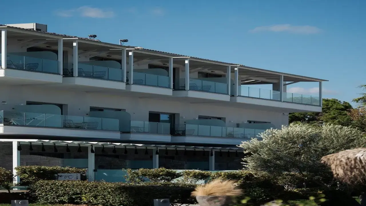 Blue Carpet Luxury Suites
