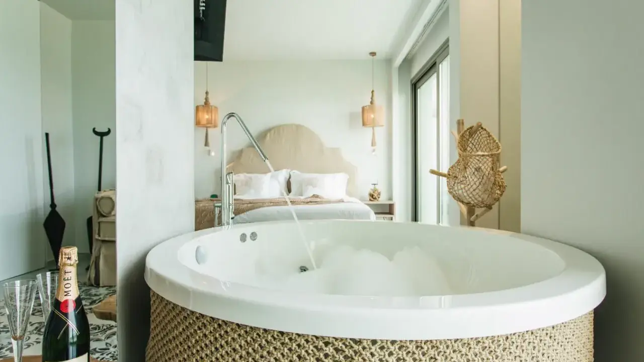 BLUE CARPET LUXURY SUITES