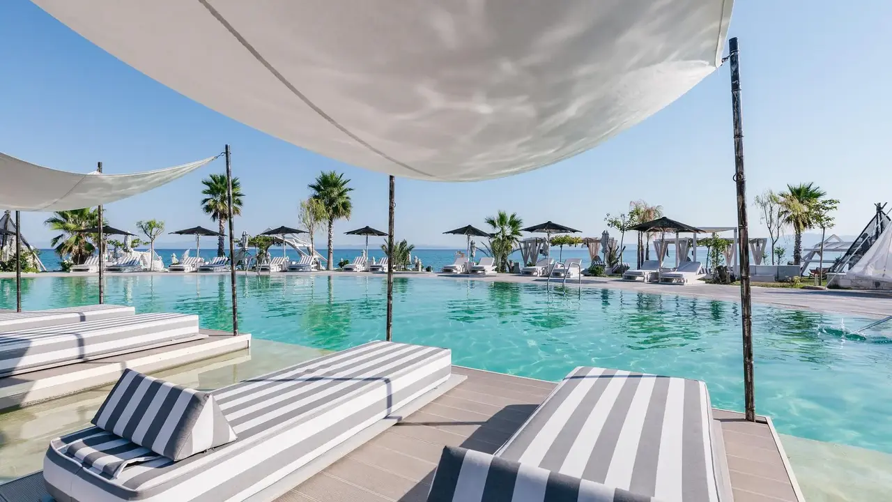 Blue Carpet Luxury Suites