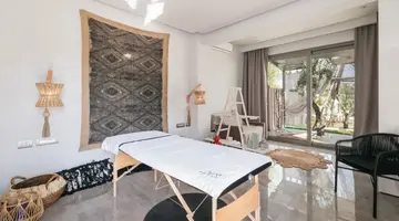 BLUE CARPET LUXURY SUITES