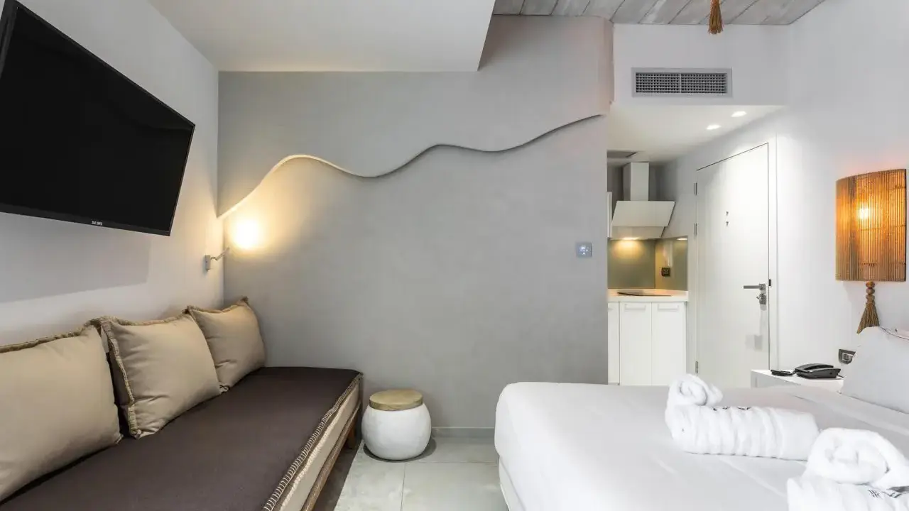 BLUE CARPET LUXURY SUITES