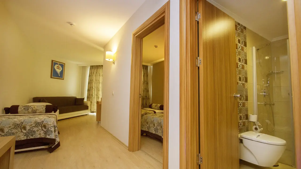BLUE WAVE SUITE HOTEL