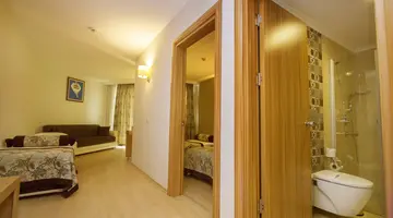 BLUE WAVE SUITE HOTEL