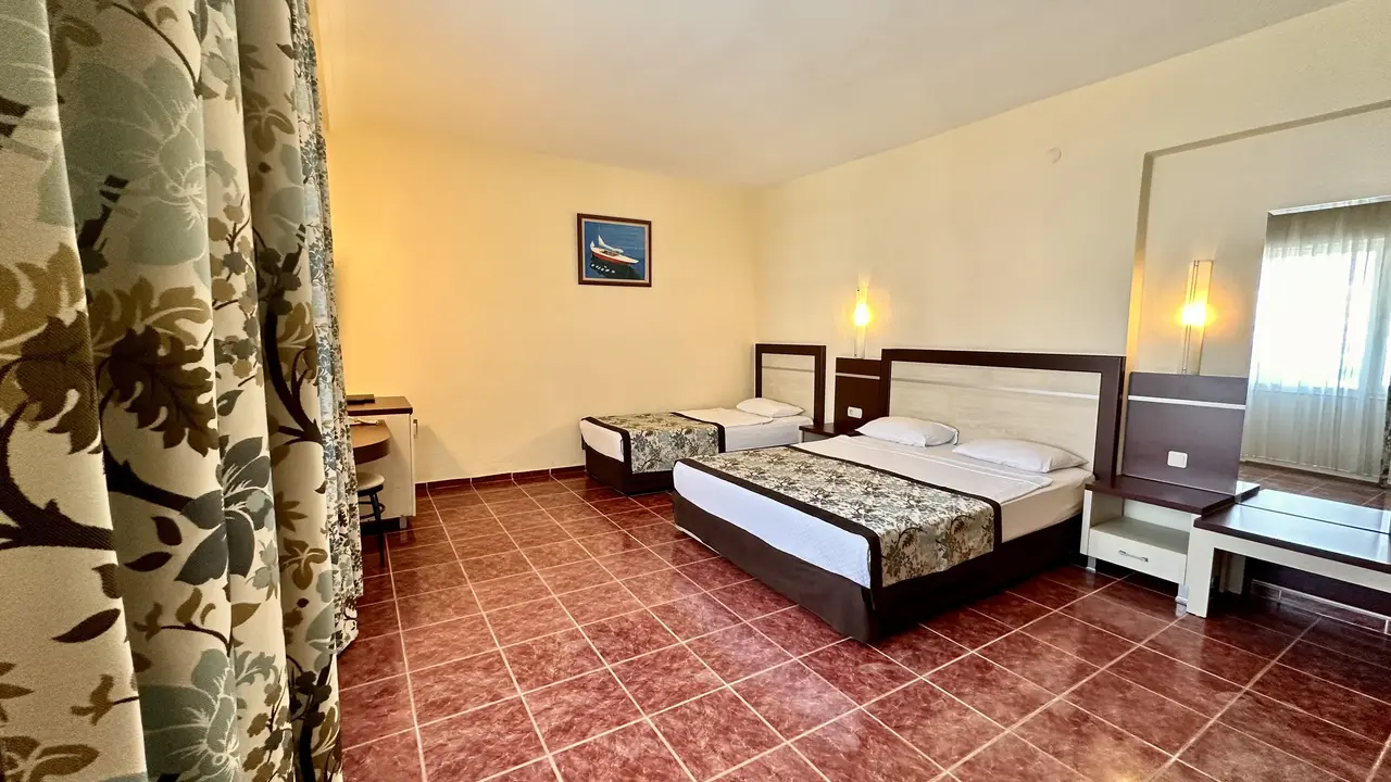 BLUE WAVE SUITE HOTEL