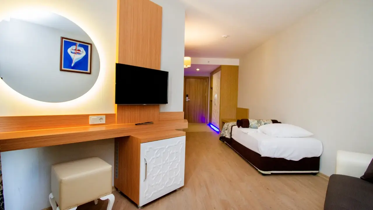 BLUE WAVE SUITE HOTEL