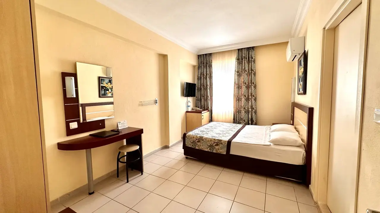 BLUE WAVE SUITE HOTEL