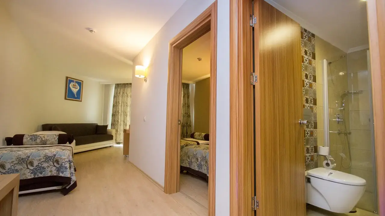BLUE WAVE SUITE HOTEL
