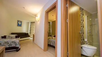 BLUE WAVE SUITE HOTEL