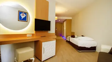 BLUE WAVE SUITE HOTEL