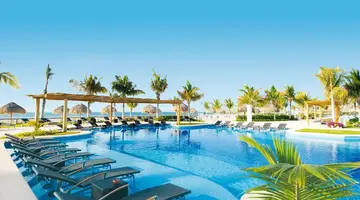 BlueBay Grand Esmeralda