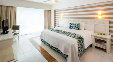 BlueBay Grand Esmeralda