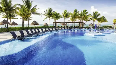 BlueBay Grand Esmeralda
