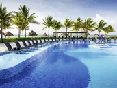 BlueBay Grand Esmeralda