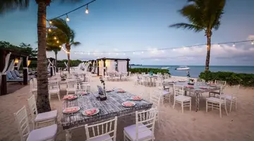 BlueBay Grand Esmeralda