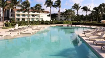BlueBay Grand Esmeralda
