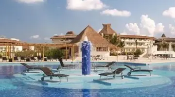 BlueBay Grand Esmeralda