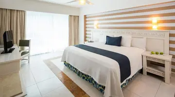 BlueBay Grand Esmeralda