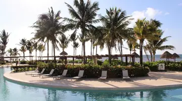 BlueBay Grand Esmeralda