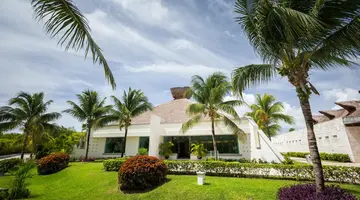 BlueBay Grand Esmeralda