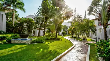 BlueBay Villas Doradas