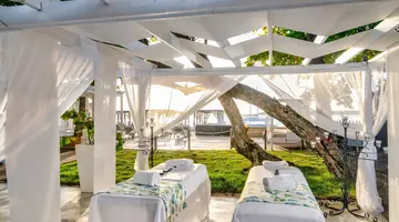 BlueBay Villas Doradas