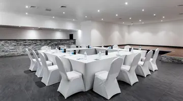 BM BEACH HOTEL