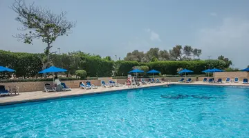 BM BEACH HOTEL