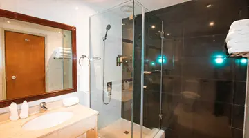 BM BEACH HOTEL